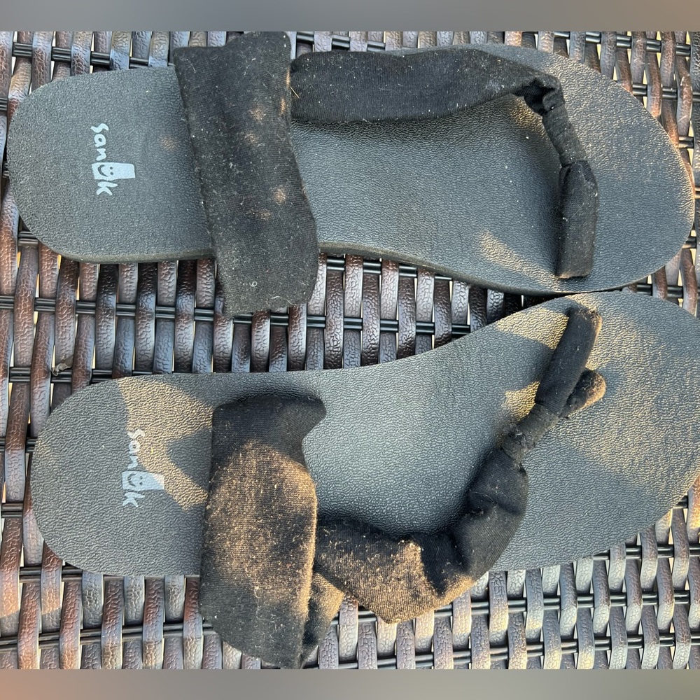 Sanuk size 6 black sandal.
